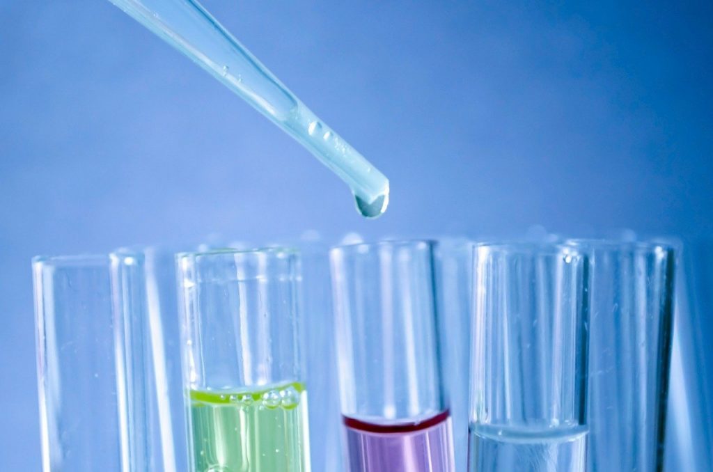 Nitrógeno en la industria química para la fabricación de productos farmacéuticos o preparación de muestras